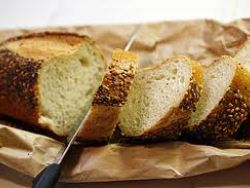 Escola nega almoço a menina por atraso de mensalidade.