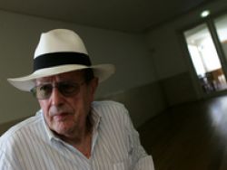 Manoel de Oliveira faz hoje 104 anos.